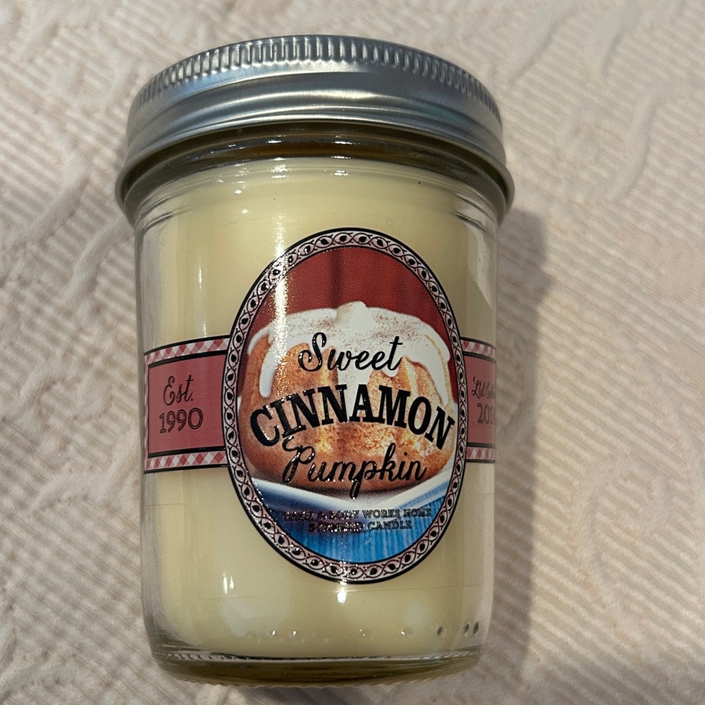 Assorted candle bundle! - Picture 4 of 11